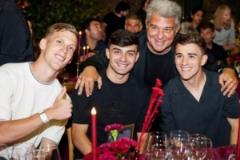 繼續(xù)狂歡！巴薩賽后舉辦慶功宴