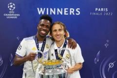 維尼修斯發(fā)文告別莫德里奇：你的足球是藝術(shù)，我無比敬愛你