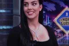 喬治娜對(duì)C羅一見鐘情，第一次見面帥到不好意思看