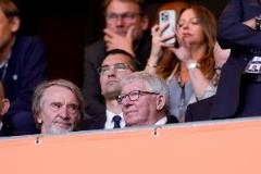 弗格森與拉特克利夫歐聯(lián)決賽同席，球迷不解其意