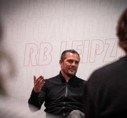 萊比錫總監(jiān)：新帥人選未定，西蒙斯仍屬計(jì)劃之內(nèi)