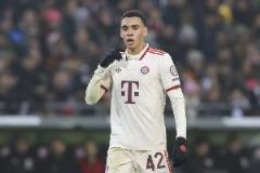 記者：穆西亞拉今日完成47分鐘室外訓(xùn)練，狀態(tài)明顯改善