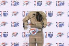 8年婚姻感動亞歷山大：感謝妻子落淚道歉“太夸張了”