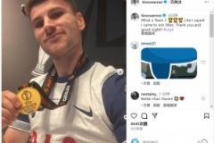 維爾納曬獎(jiǎng)牌贊球隊(duì)：我曾說過自己是為冠軍而來的