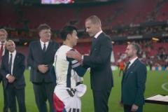 切費林解釋了半天！隊長孫興慜捧杯沒有領(lǐng)到獎牌！