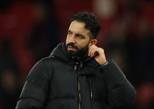 阿莫林賽后堅(jiān)持己見引爭議，球迷批評(píng)其固執(zhí)不靈活