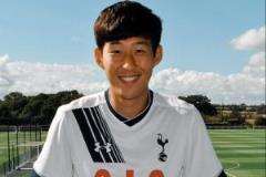 孫興慜十年堅(jiān)守終奪冠，熱刺隊(duì)長扛起球隊(duì)首冠榮耀