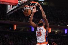 奇兵！米切爾-羅賓遜首節(jié)5分鐘砍3前場(chǎng)板+1斷1帽助球隊(duì)逆轉(zhuǎn)領(lǐng)先