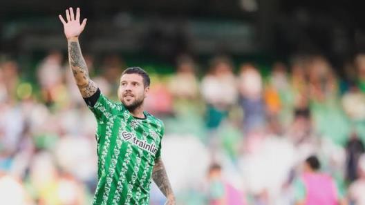 貝蒂斯隊長夜夢捧起歐協(xié)聯(lián)獎杯，呼吁球隊留住安東尼