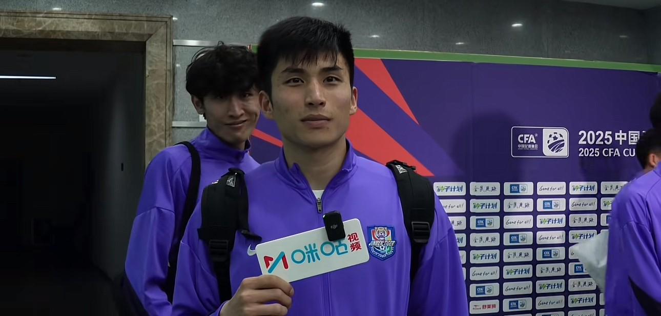 球迷的鼓勵與批評：王政豪的回應(yīng)與思考