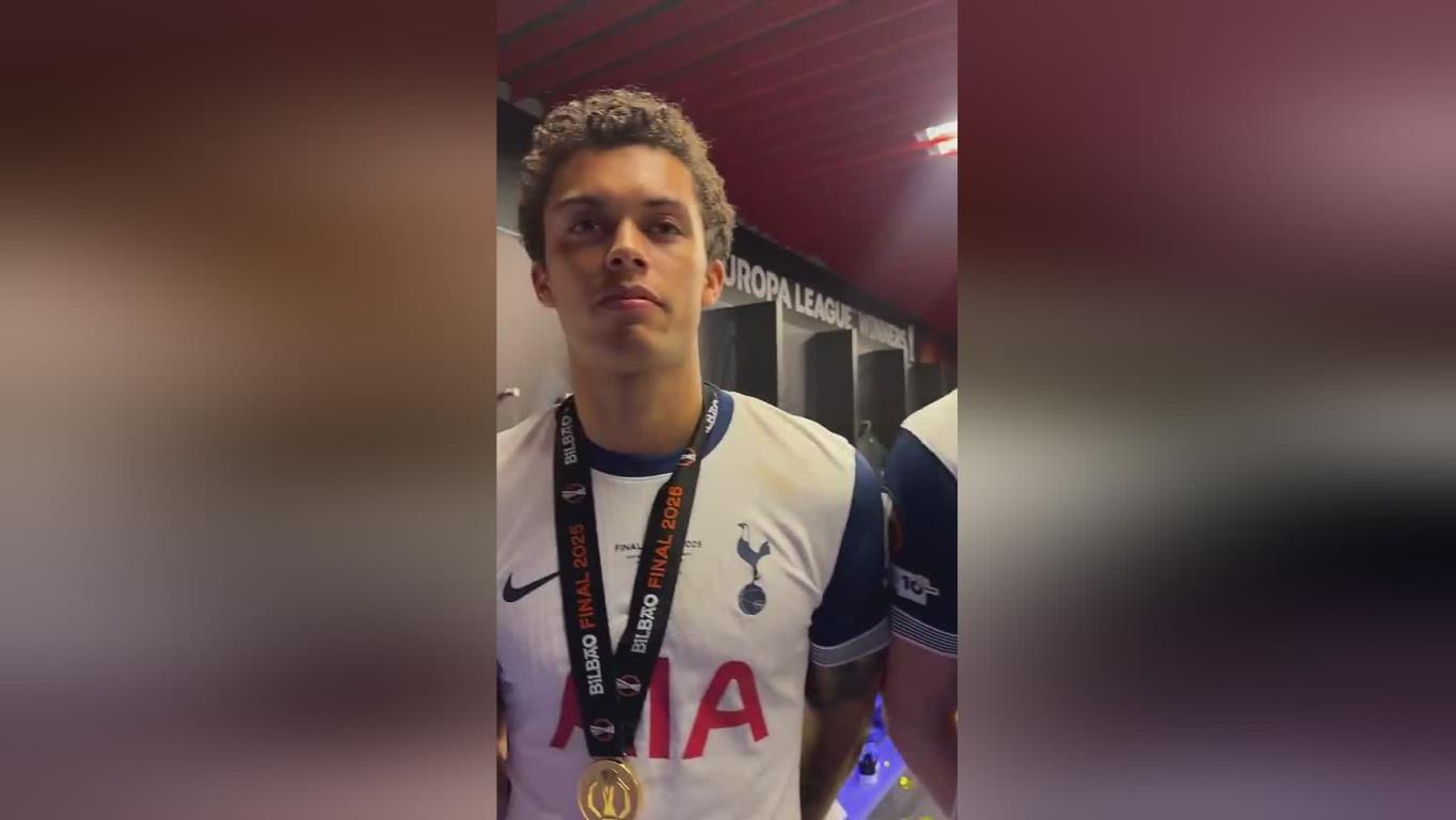 熱刺球員列隊(duì)聆聽(tīng)歐冠主題曲備戰(zhàn)英超第17輪