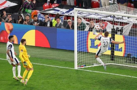 范德芬 vs 曼聯(lián)：0被過+100%傳球成功率+門前極限倒鉤解圍