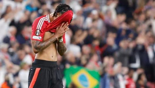 金融時(shí)報(bào)：曼聯(lián)因歐聯(lián)杯失利損失1億英鎊，紐交所股價(jià)暴跌7%