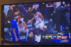 OG對唐斯攤手并激烈爭論 布倫森越勸越煩怒起制止