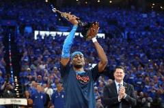 亞歷山大砍38分8助3斷！MVP頒獎(jiǎng)夜神之武器震撼全場??