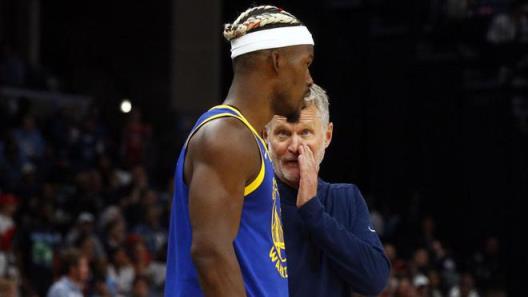 勇士主帥科爾將巴特勒季后賽表現(xiàn)與勒布朗·詹姆斯對比分析