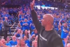 保羅現(xiàn)場(chǎng)觀戰(zhàn)！美網(wǎng)友調(diào)侃：多特為幫炮哥，所以打了福斯特嗎