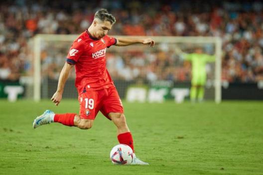 法爾克：皇社和黃潛關(guān)注薩拉戈薩，利茲聯(lián)和熱那亞與佩雷茨接觸