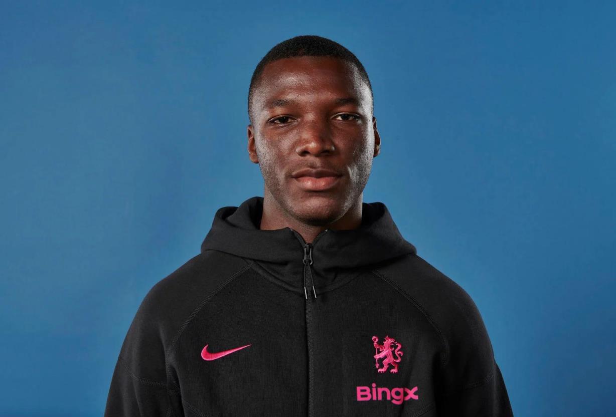 切爾西球迷在社交媒體上對希勒表示不滿，認為英超最佳陣容評選應包含凱塞多