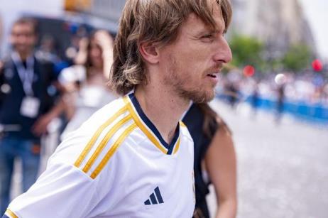 莫德里奇曾聯(lián)系阿隆索，希望他能幫助自己留任皇馬