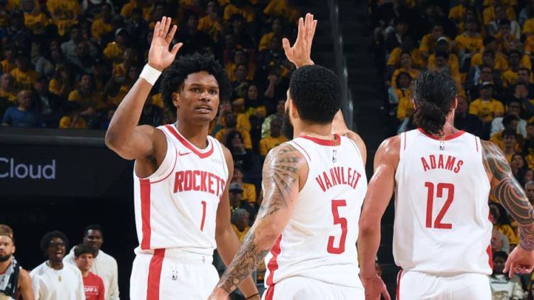 火箭阿門·湯普森成為聯(lián)盟歷史上第九位在生涯前兩個(gè)賽季就入選最佳防守一陣的球員