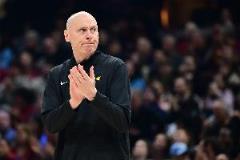 卡萊爾全場(chǎng)11人輪換，末節(jié)爆發(fā)砍米羅