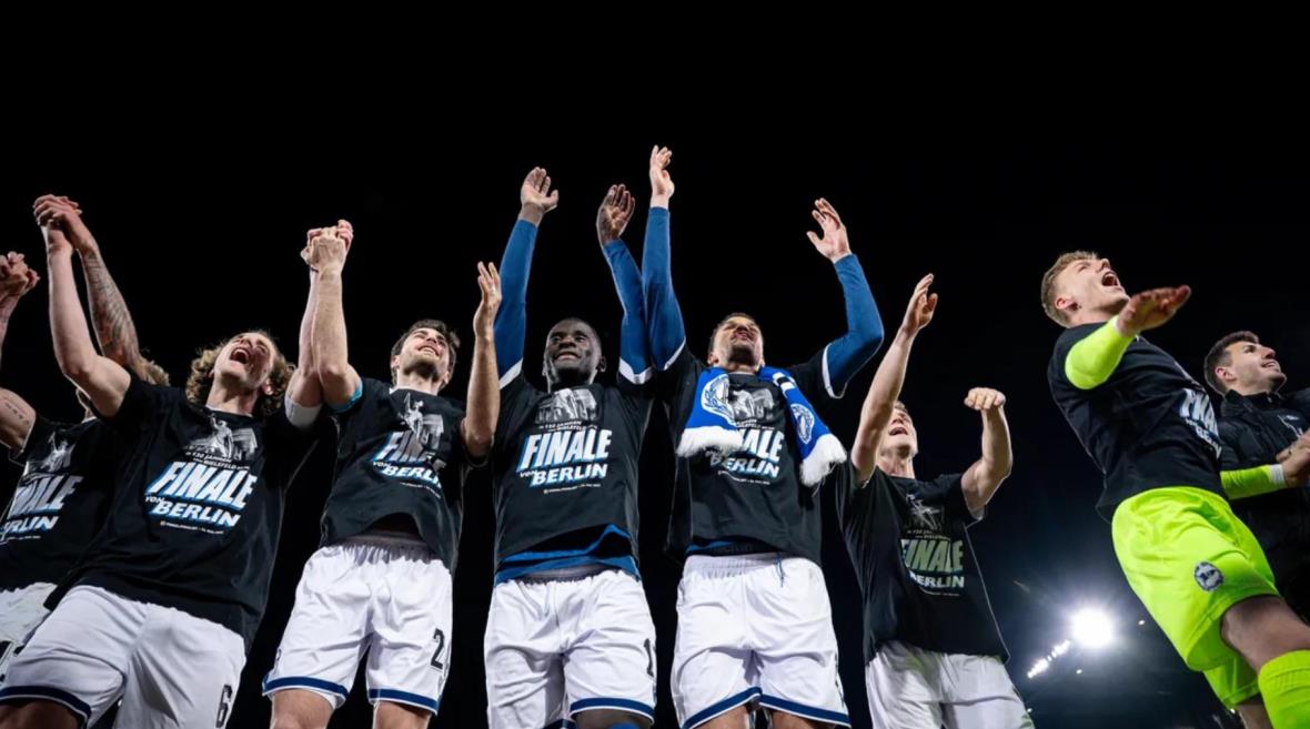 比勒費(fèi)爾德戰(zhàn)勝德甲強(qiáng)隊，有望成為德甲歷史首支奪冠球隊