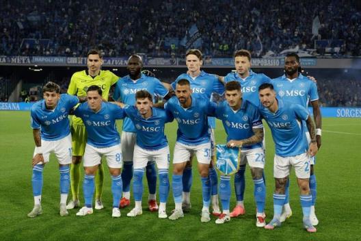 奪冠時(shí)刻！麥克托米奈淚灑現(xiàn)場，孔蒂與盧卡庫深情擁抱共慶勝利