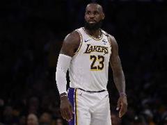 詹姆斯生涯連續(xù)21個賽季入選最佳陣容，NBA歷史第一！
