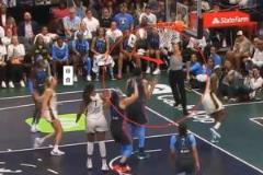 格里娜與克拉克并無深交 但涉事言論引爭(zhēng)議