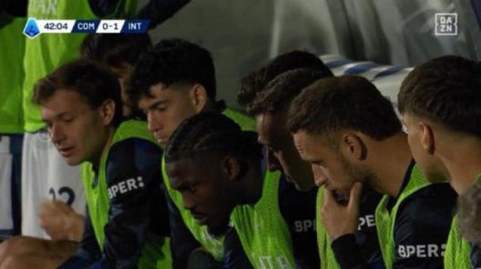 麥克托米奈進球后國米替補席球員面露沮喪