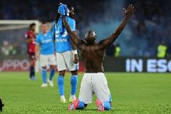 盧卡庫正式加盟那不勒斯，14球11助領(lǐng)跑意甲，近5年4次轉(zhuǎn)會引熱議