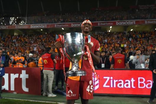 沙特豪門豪擲過億英鎊簽奧西門與曼聯(lián)隊長備戰(zhàn)世俱杯