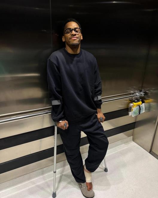 廷貝爾拄拐照曝光：充電休整，展望未來(lái)新篇章