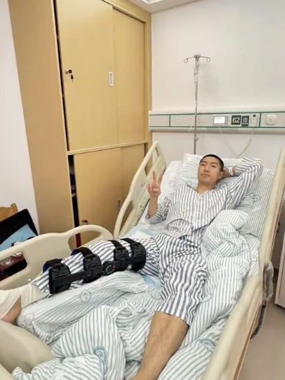 記者：閆炳良韌帶輕度損傷，方鏡淇已能下地活動(dòng)