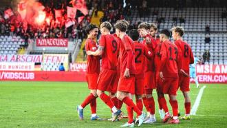 巴伐利亞足協(xié)因球迷燃放煙火引發(fā)騷亂，判拜仁青年隊(duì)聯(lián)賽扣分