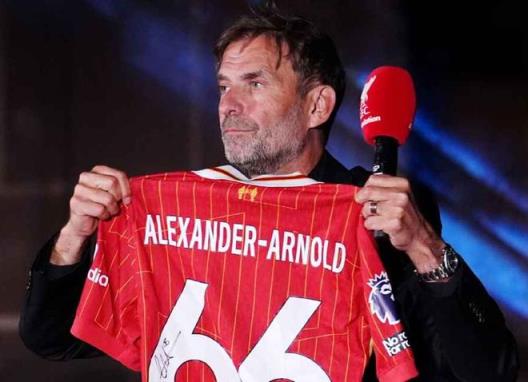 克洛普：聽到阿諾德被噓后關(guān)掉電視，我們不能忘記他的貢獻(xiàn)