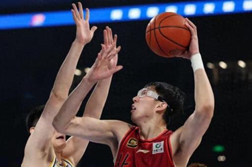 周琦：下賽季仍將佩戴護(hù)目鏡上場