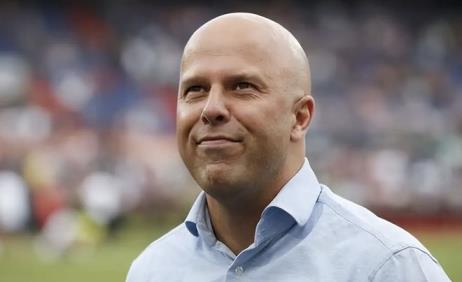 巴薩總監(jiān)德科贊迪亞斯 斯洛特仍欣賞亞馬爾與拉菲尼亞