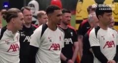 范迪克代表利物浦全隊為阿諾德送別獻(xiàn)上深情告別禮