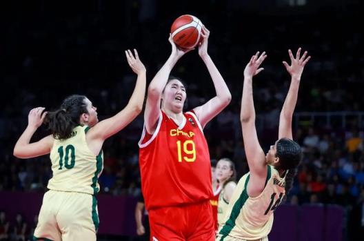 李月汝暫不回歸亞洲杯，好事！該讓2米26神塔接受成年隊磨煉