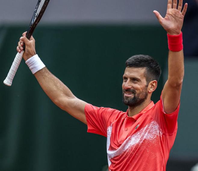 德約科維奇連扳兩盤(pán)逆轉(zhuǎn)胡爾卡奇，奪得個(gè)人職業(yè)生涯第100座冠軍！