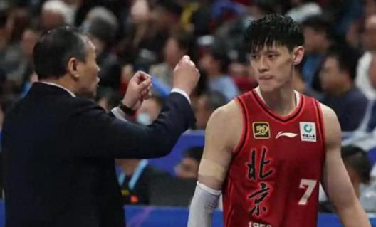 北京隊(duì)內(nèi)線核心宣布決定：預(yù)示下賽季首鋼難奪冠，周琦或無緣征戰(zhàn)