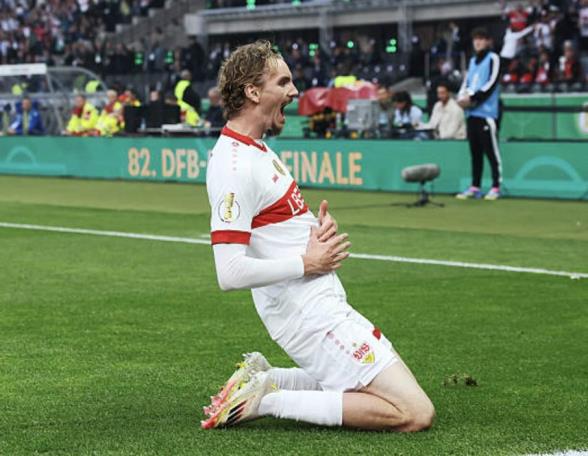 沃爾特·馬德：首次滑跪瞬間膝蓋已青紫