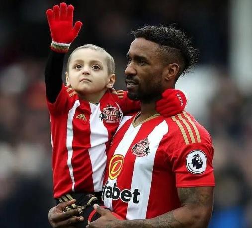 桑德蘭戰(zhàn)勝對(duì)手奪得英冠升級(jí)附加賽冠軍，小布拉德利助力球隊(duì)重返英超