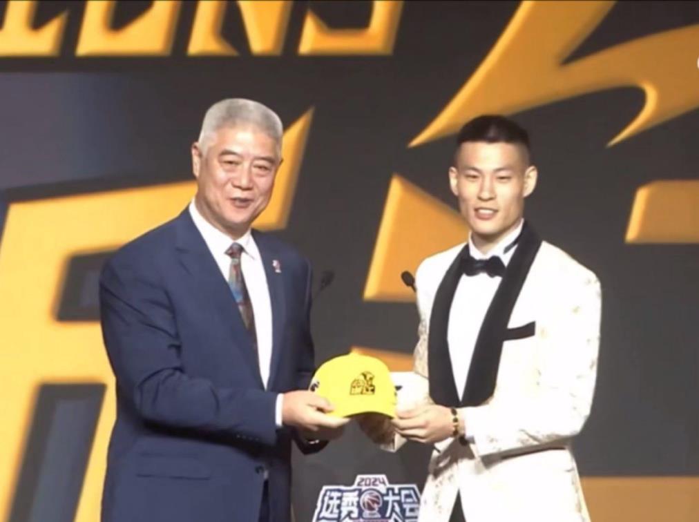 林秉圣：劉錚激勵我享受冠軍，為賽季滿分點(diǎn)贊