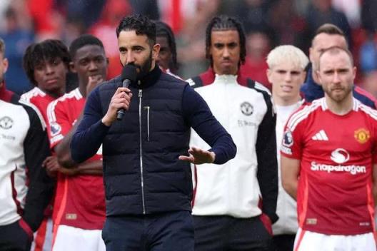 曼晚：阿莫林賽后發(fā)表演講，僅加納喬未鼓掌