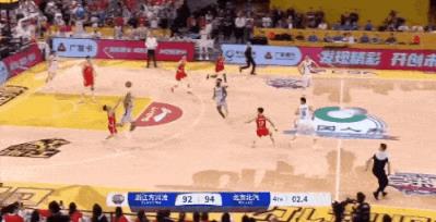 廣廈慶功宴上一人搶盡風頭，舉動引爭議，蘇群試圖調(diào)和球迷不滿