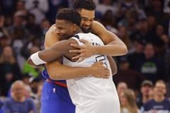 昔日并肩作戰(zhàn)今朝各執(zhí)己見！唐斯與華子率隊苦戰(zhàn)逆轉取勝！