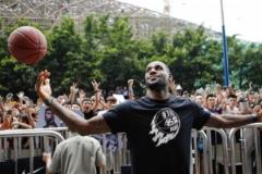 楊毅：采訪詹姆斯時發(fā)現(xiàn)其架子最大，遲到1.5小時未解釋